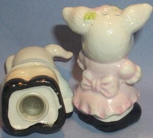 SMILING PIGS Porcelain Salt and Pepper Shakers