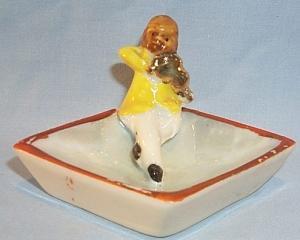 Ethnographic BLACK FIDLER Porcelain Ashtray