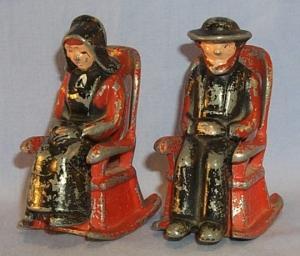 Cast Iron AMISH COUPLE ON ROCKING CHAIRS Salt and Pepper Sets - Metalware