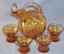 Very Nice CAMBRIDGE Amber Glass Cordial Decanter with Ground Crystal Stopper and 4 Glasses