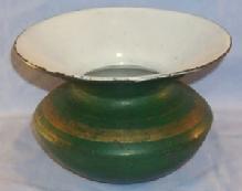 Cast Iron Spittoon with White Enamel Painted On Interior - Metalware - Tobaccianna