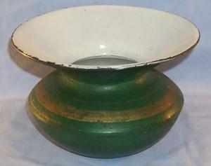Cast Iron Spittoon with White Enamel Painted On Interior - Metalware - Tobaccianna