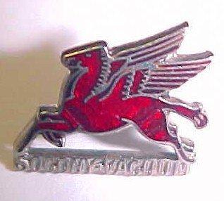 Enameled Mobilegas Pegasus Socony Vacuum - Metals/Buttons & Badges