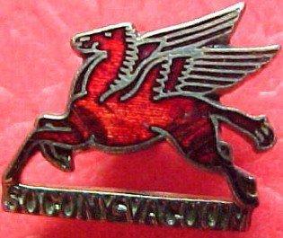 Enameled Mobilegas Pegasus Socony Vacuum - Metals/Buttons & Badges