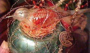 Wire Wrap BIRD on NEST Christmas Figural - Glass