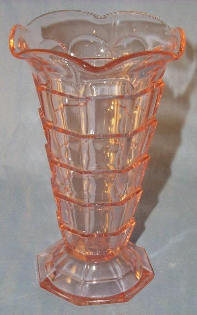 Excellent Pink TEAROOM Depression Glass Ruffled Edge Vase