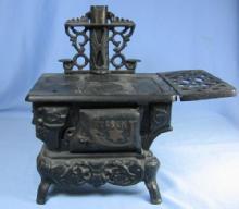 vintage Cast Iron Miniature Cook Stove - Toy Metalware