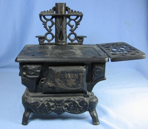 vintage Cast Iron Miniature Cook Stove - Toy Metalware