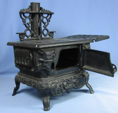 vintage Cast Iron Miniature Cook Stove - Toy Metalware