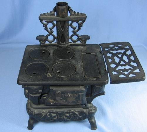 vintage Cast Iron Miniature Cook Stove - Toy Metalware