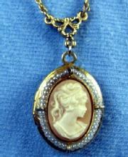 Jewelry Vintage CAMEO LOCKET - Estate Jewelry