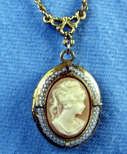 Jewelry Vintage CAMEO LOCKET - Estate Jewelry