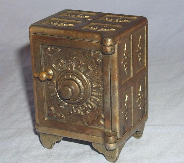 'Be Wise OWL' Cast Iron Bank - Metalware