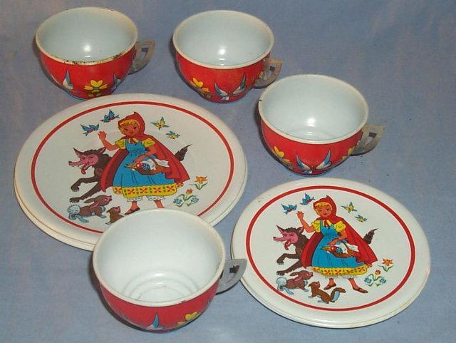 LITTLE RED RIDING HOOD 12 Piece Tin Tea Set - Toys