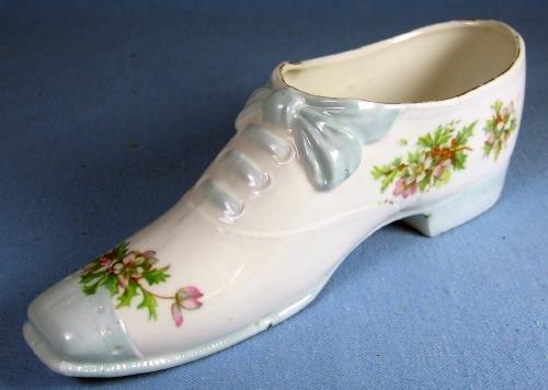 Porcelain SHOE Laced with Bow