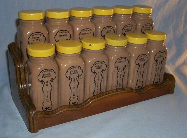 GRIFFITHS 12 Brown Glass Jar Spice Set on Wooden Rack