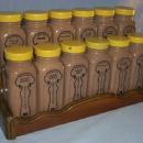 GRIFFITHS 12 Brown Glass Jar Spice Set on Wooden Rack