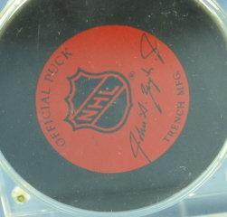 Detroit Red Wing Hockey TIM CHEVELDAE Souvenir Autographed PUCK Display - sporting