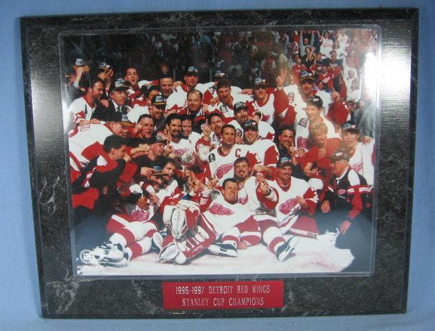 Detroit Red Wing Hockey 1996-1997 STANLEY CUP CHAMPIONS Team Photograph - sporting