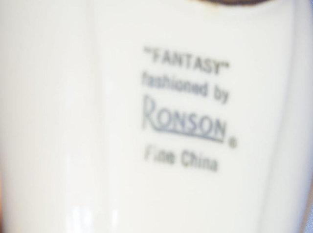 Aladdin Style RONSON Ceramic Table Lighter - Tobacciana