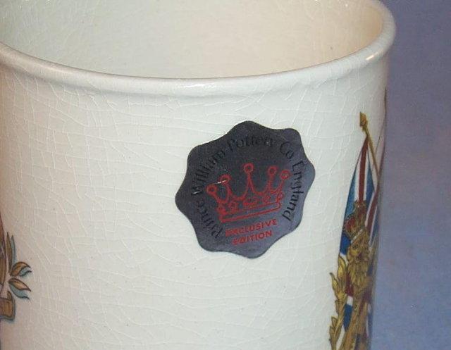 Queen Elizabeth II SILVER JUBILEE Porcelain Mug