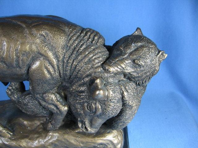 Limited edition BUFFALO and GRIZZLY BEAR Sculpture by Austin Products - Vintage Pottery Figure