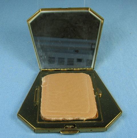Powder COMPACT - MINT with SEA SHELL Motif unused Misc