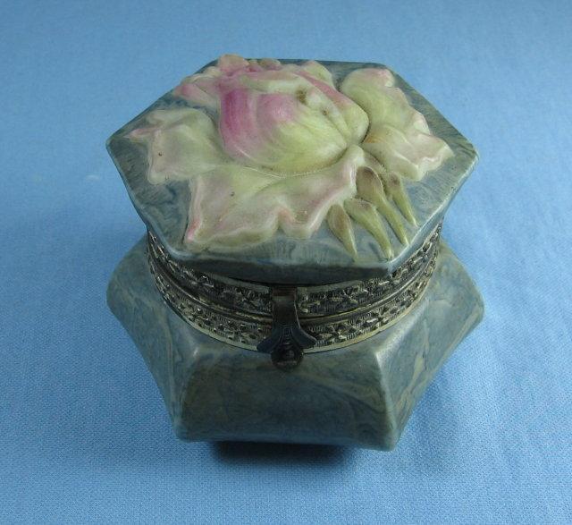 KELVA Art Glass Covered Box - Antique Wavecrest Jewelry Casket