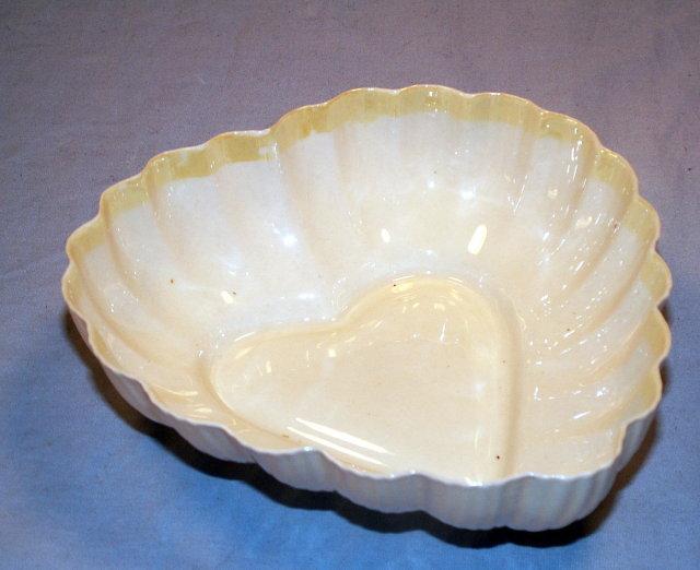IRISH BELLEEK Porcelain Footed Seashell Bowl