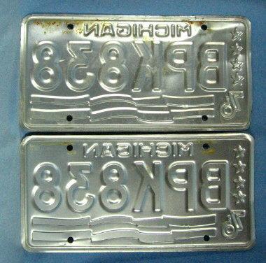 1976 Michigan Bicentennial License Plate PAIR - Used Automobile misc