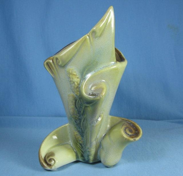 Hull PARCHMENT & PINE ~ Art Pottery Vase mint