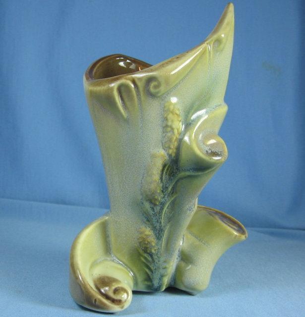 Hull PARCHMENT & PINE ~ Art Pottery Vase mint