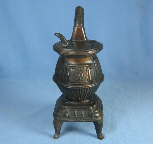 Potbelly Stove ASHTRAY - Vintage Tobacciana Metalware