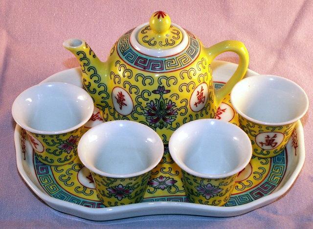 Porcelain TEAPOT Style Sake Set on Tray