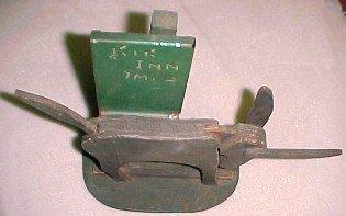 Mule Cigarette Dispenser Kik Inn - Tobacciana