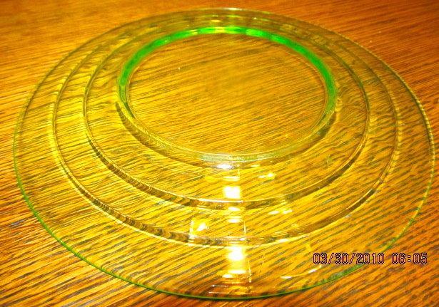 Vaseline Green Depression Plates (6) - Glass