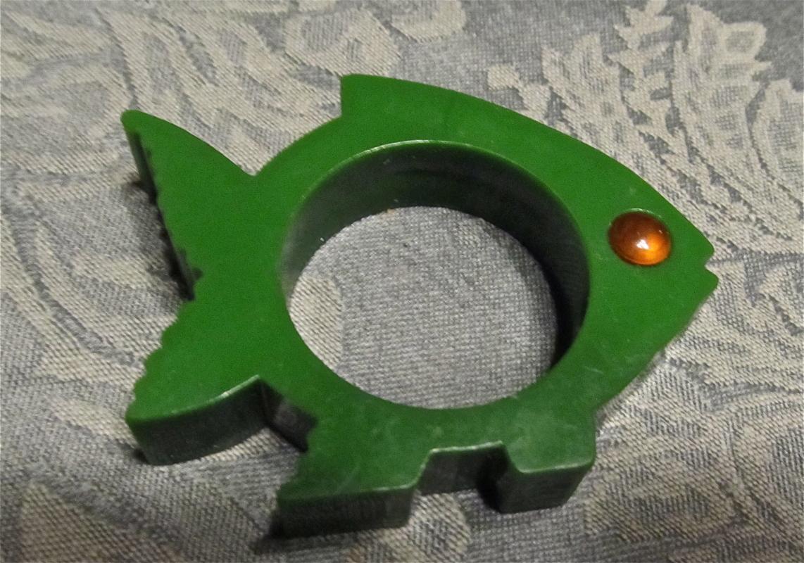 Green Fish Bakelite Napkin Ring - Collectibles