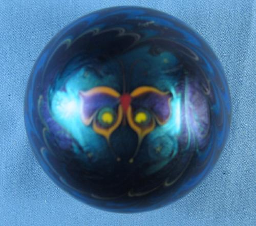 LUNDBERG Studio Butterfly Art Glass PAPERWEIGHT