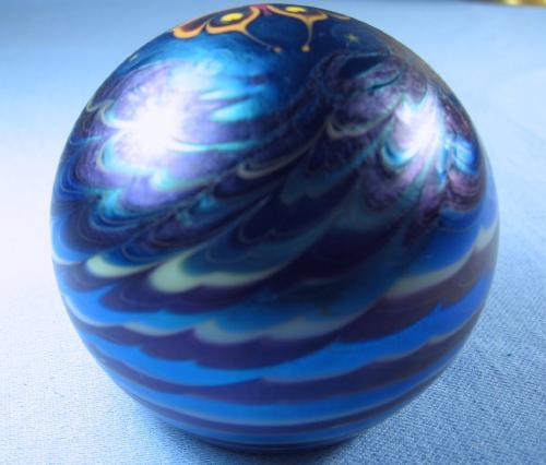 LUNDBERG Studio Butterfly Art Glass PAPERWEIGHT