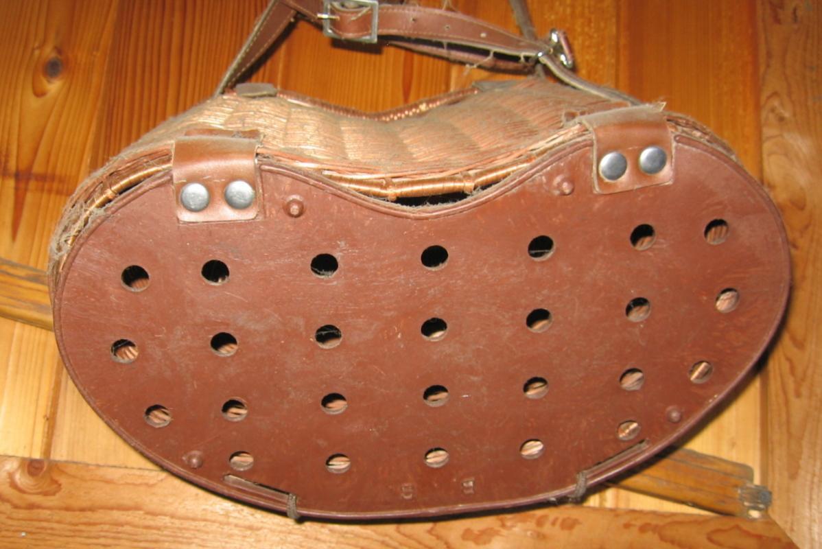 UNUSUAL Antique Wicker FISH CREEL - Sporting Fishing