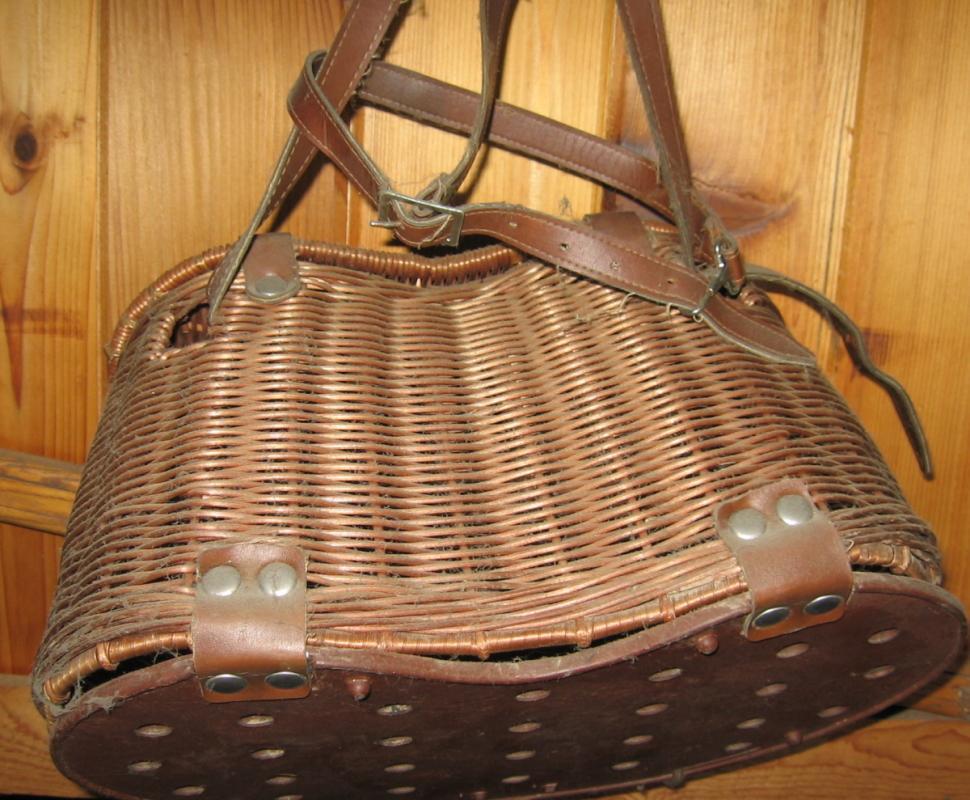UNUSUAL Antique Wicker FISH CREEL - Sporting Fishing
