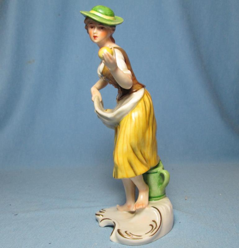 Goebel APPLE GIRL Figurine #FR28 - Vintage Bochmann Germany Porcelain Figure