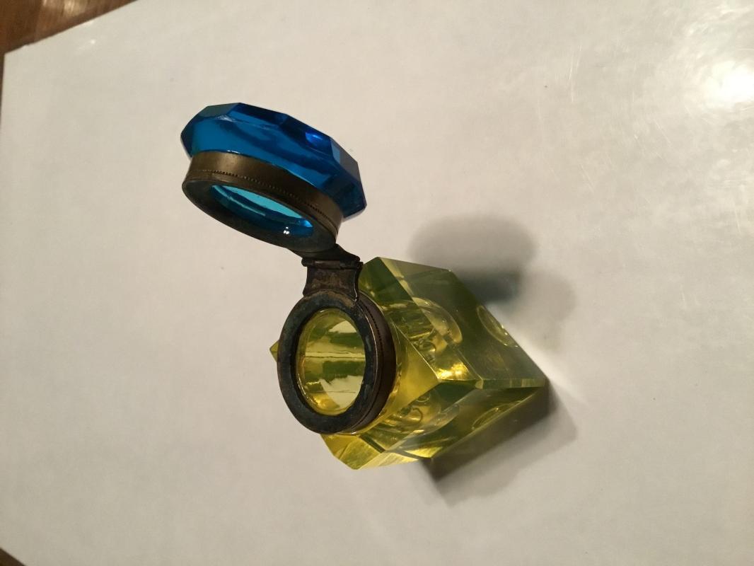 Vaseline Glass Diamond Electric Blue Lid Inkwell - Glass