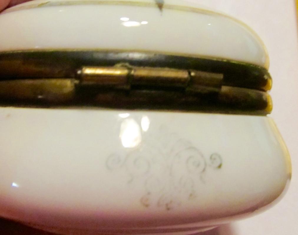 Patch Box Frankfurt a. M. Germany Porcelain