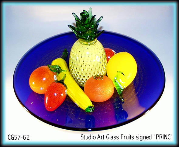 SIGNED STUDIO ART GLASS FRUIT / PEACH