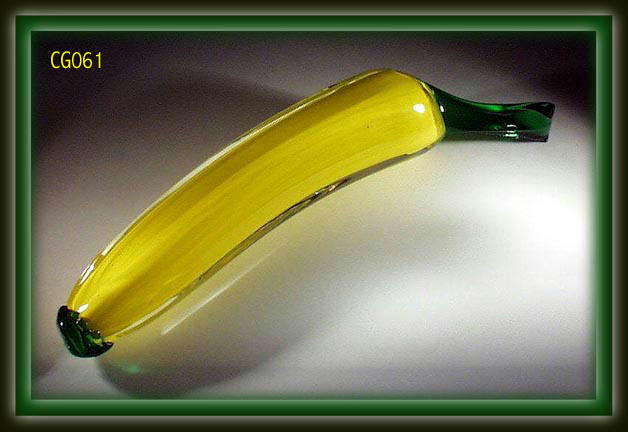 SIGNED STUDIO ART GLASS FRUIT / BANANA