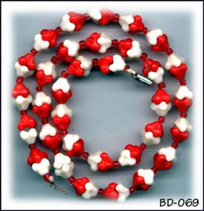 CZECH VINTAGE R&W INTERLOCK BEADS 17