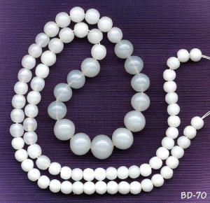 CZECH VINTAGE OPALINE GLASS BEADS 17