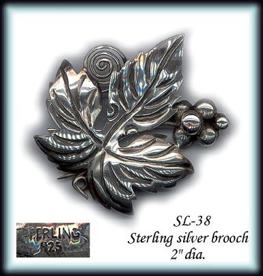 VINTAGE STERLING LEAF/GRAPES BROOCH SL038