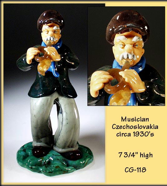 CZECH VINTAGE ART GLASS MUSICIAN FIGURINE / CG118